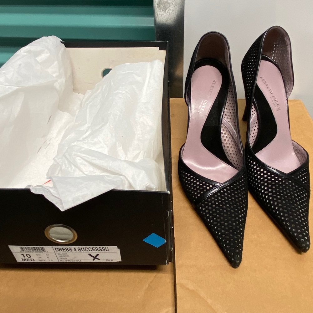 Black leather pumps